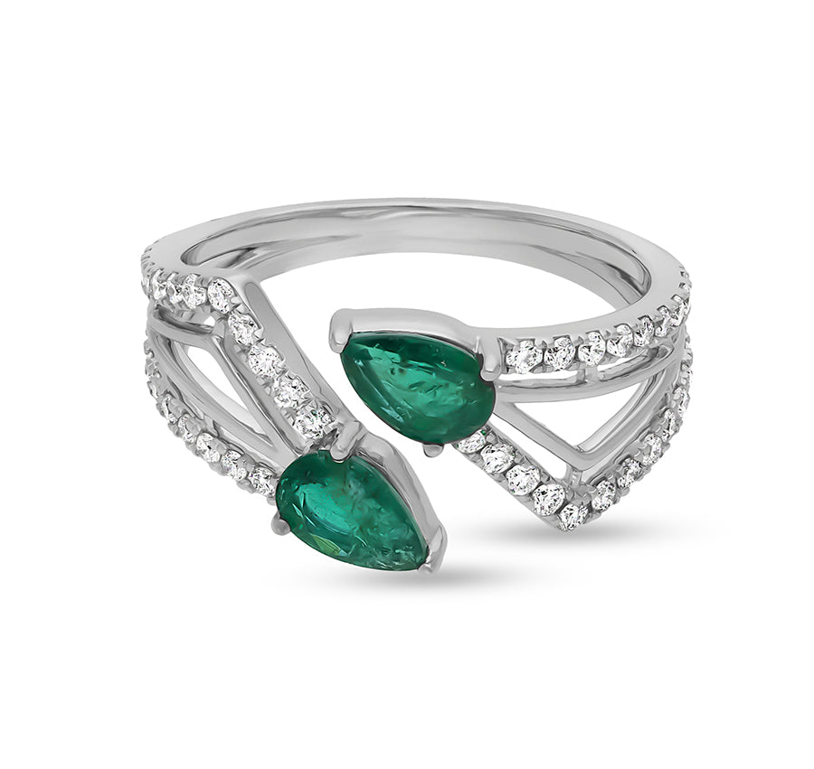 Double Green Pear Shape With Round Natural Diamond White Gold Casual Ring