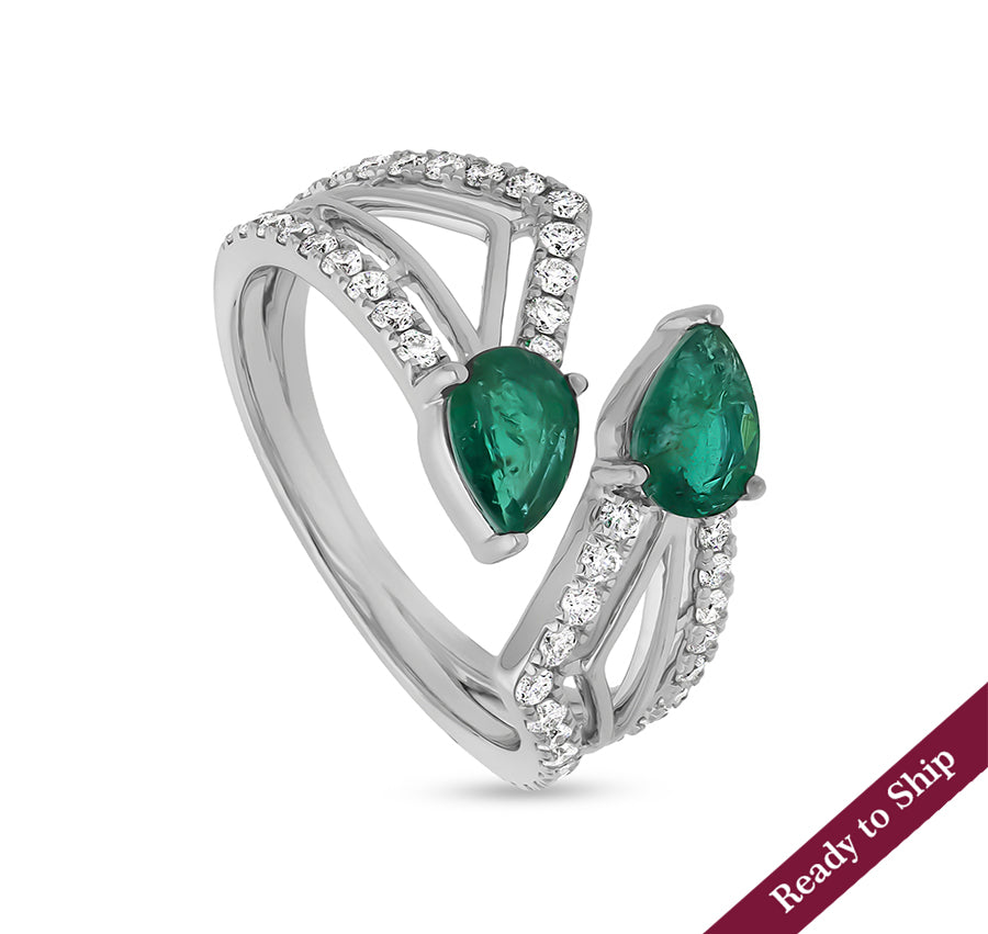 Double Green Pear Shape With Round Natural Diamond White Gold Casual Ring