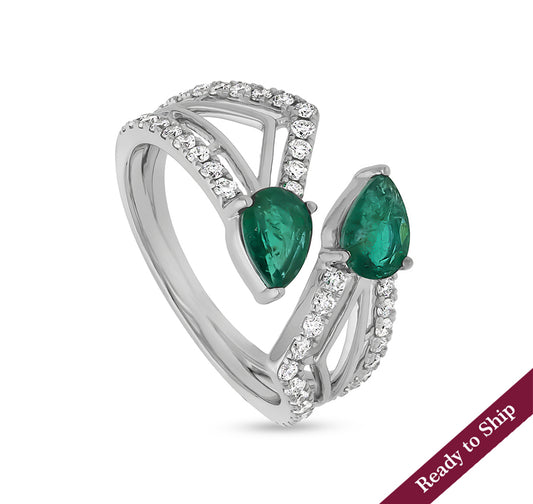 Double Green Pear Shape With Round Natural Diamond White Gold Casual Ring