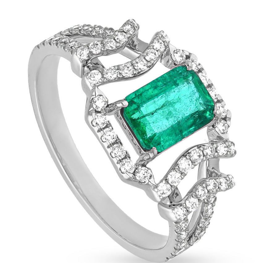 Classic White Gold Ring with Stunning Green Emerald and Diamonds