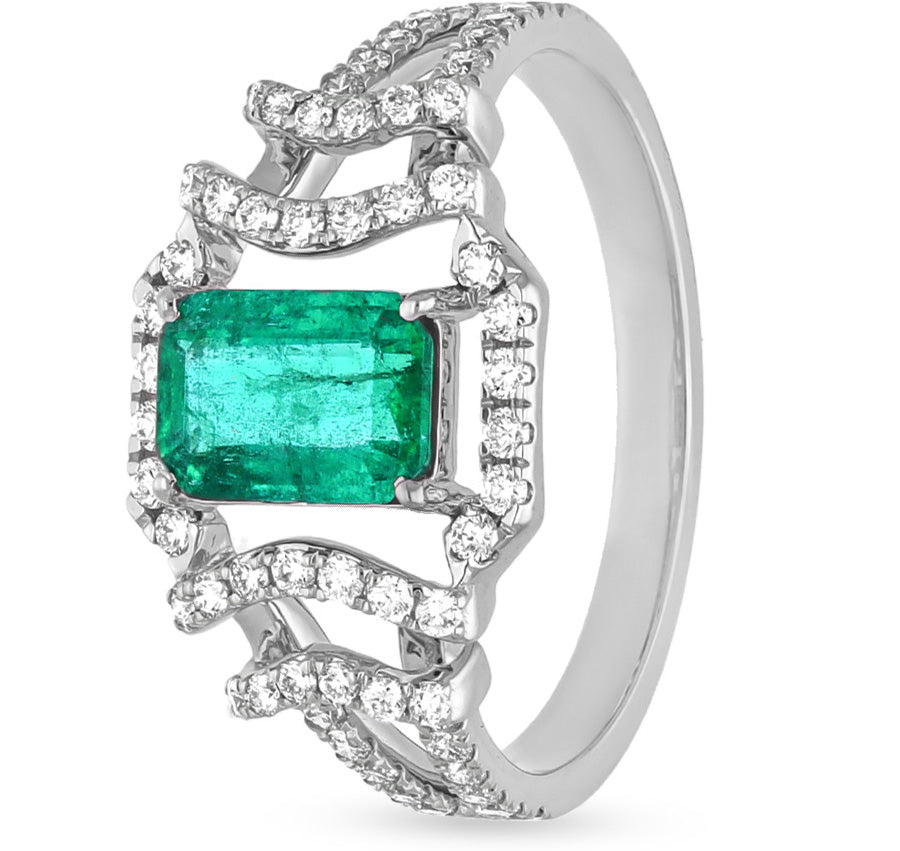 Classic White Gold Ring with Stunning Green Emerald and Diamonds