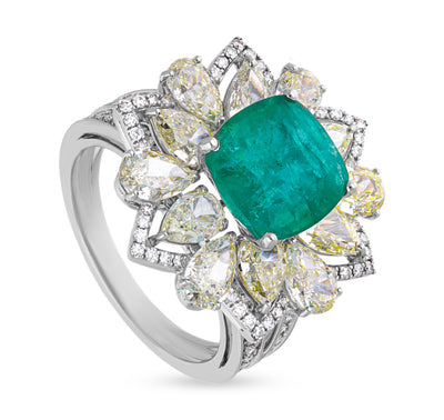 Luxury Green Emerald with Pear Diamond Blossom Design Cocktail Ring